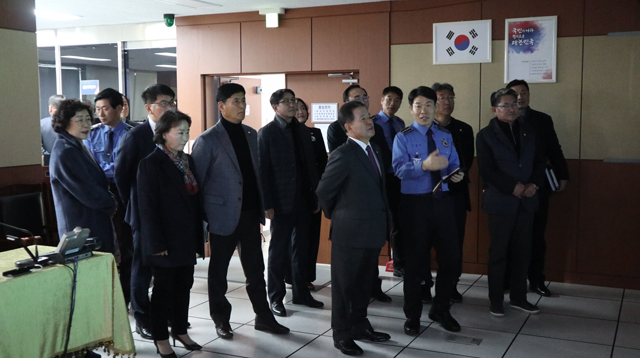 통영시의회, 통영해양경찰서 방문 기관간담회 개최3.JPG