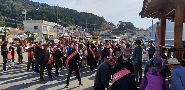 사량면 한려해상국립공원계획 변경안 재조정 촉구 해상 시위 개최1.jpg