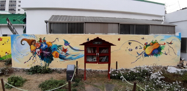 [포맷변환][크기변환]통영시, 우리 마을 벽화꾸미기 사업으로 예술인 일자리 창출-도천동 벽산쉼터.jpg