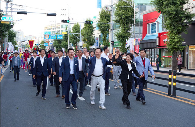 8. 8. - 제6호 태풍 카눈 북상에 따른 제62회 통영한산대첩축제 프로그램 일정 축소 운영 2(삼도수군통제사 행차).jpg