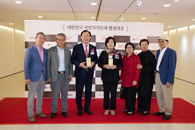 9. 22. - 통영시, 2023 대한민국 지방자치단체 행정대상 수상(도시개발 부문 수상) 2 9. 22. - 통영시, 2023 대한민국 지방자치단체 행정대상 수상(도시개발 부문 수상) 2.jpg