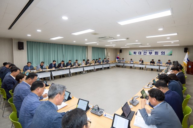 7. 3. - 강석주 통영시장, 민선9기 첫 확대간부회의 주재 2.jpg